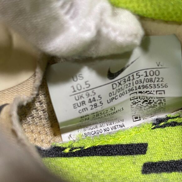 Nike ZoomX  Streakfly White Running Shoes Coconut Milk Volt Men\'s Size 10.5